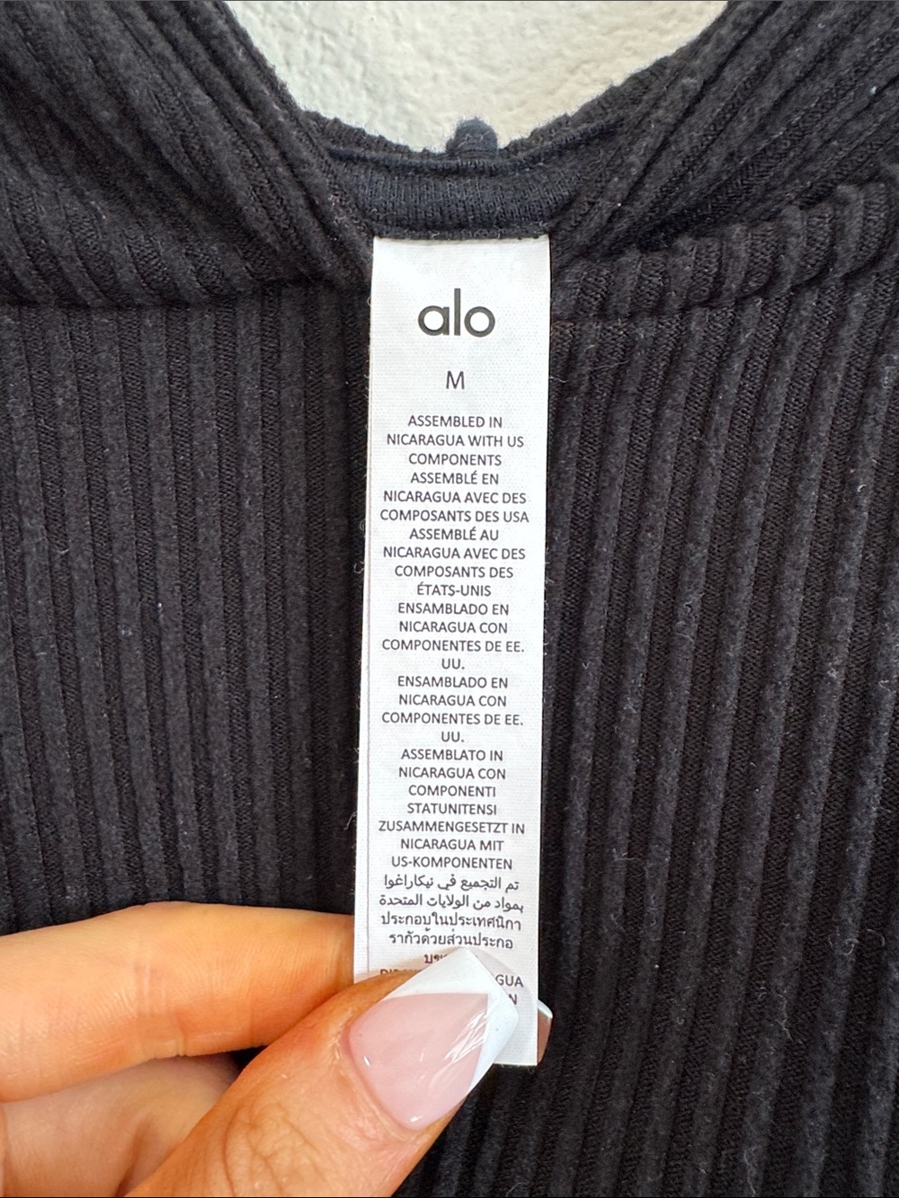 ALO Yoga Muse Hoodie in Black - M - Picture 4 of 5
